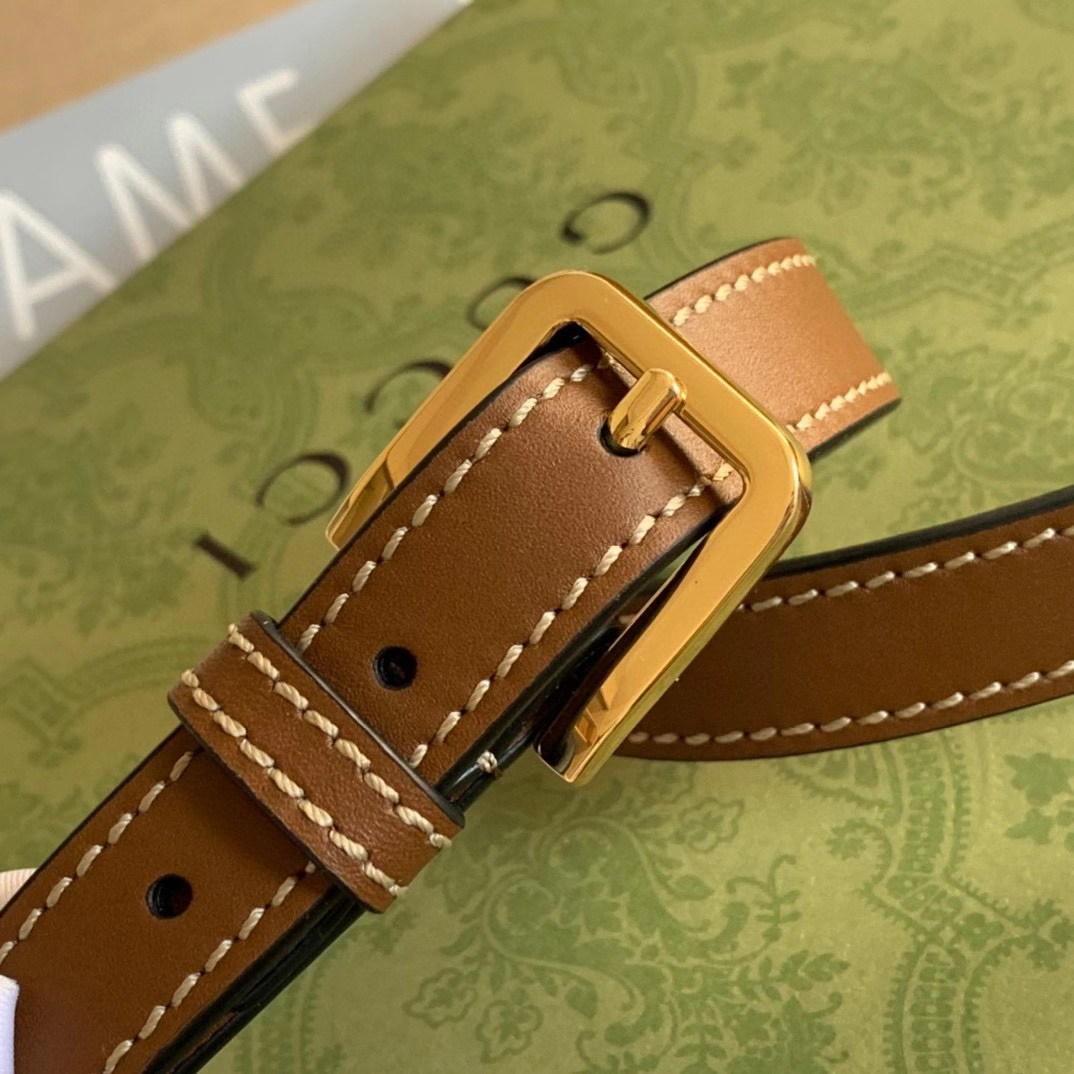 Gucci Padlock Saddle Shoulder Bag features GG Supreme canvas with black leather trim and a gold-toned padlock closure