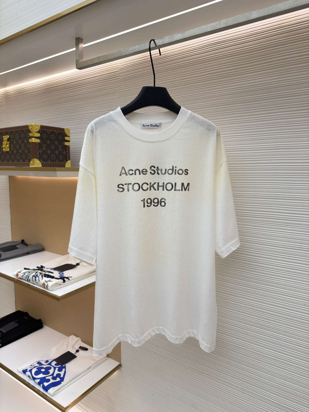 Acne StudiosAcne studios stockholm logo t-shirt in 'dusty white'