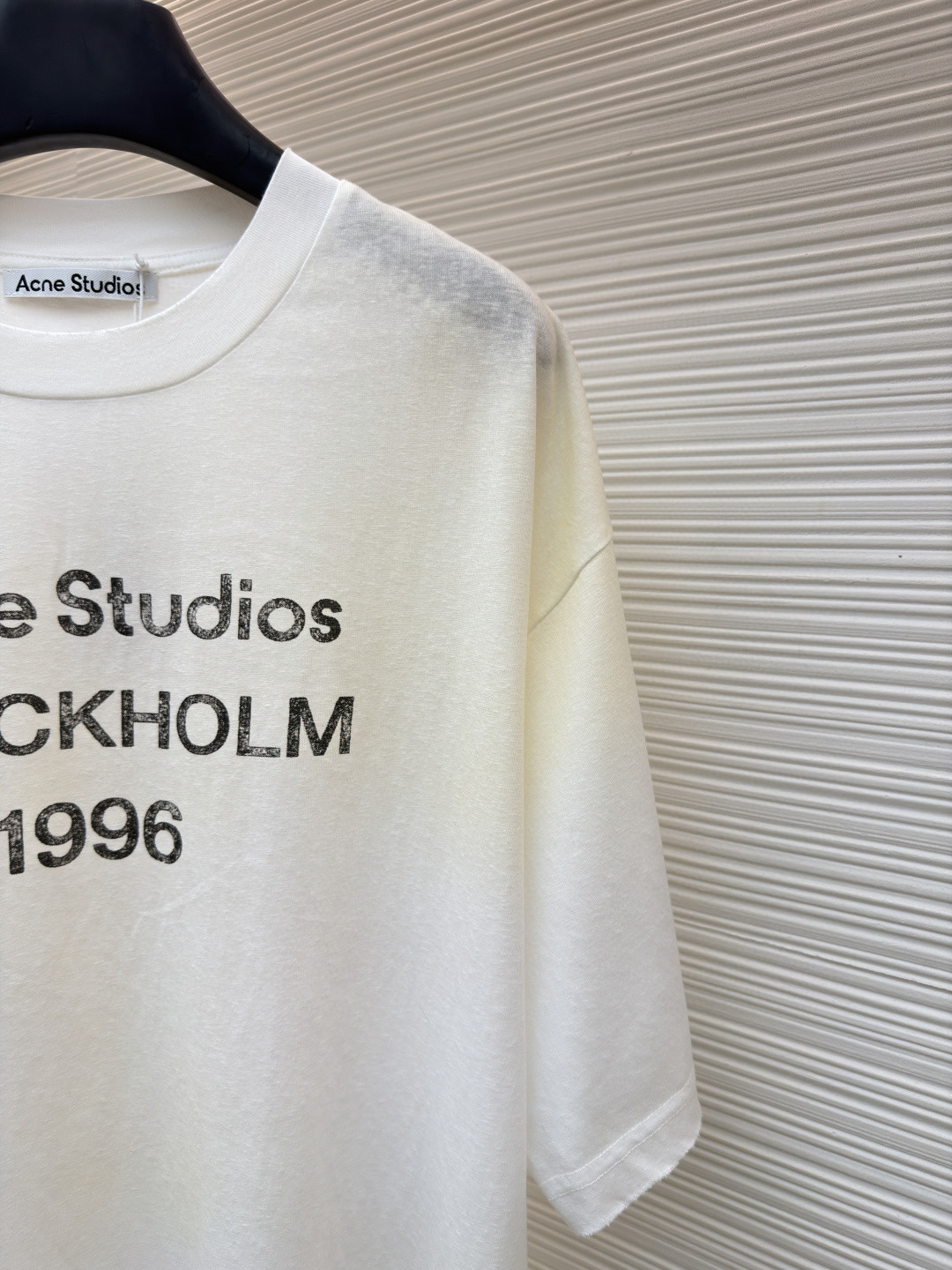Acne StudiosAcne studios stockholm logo t-shirt in 'dusty white'