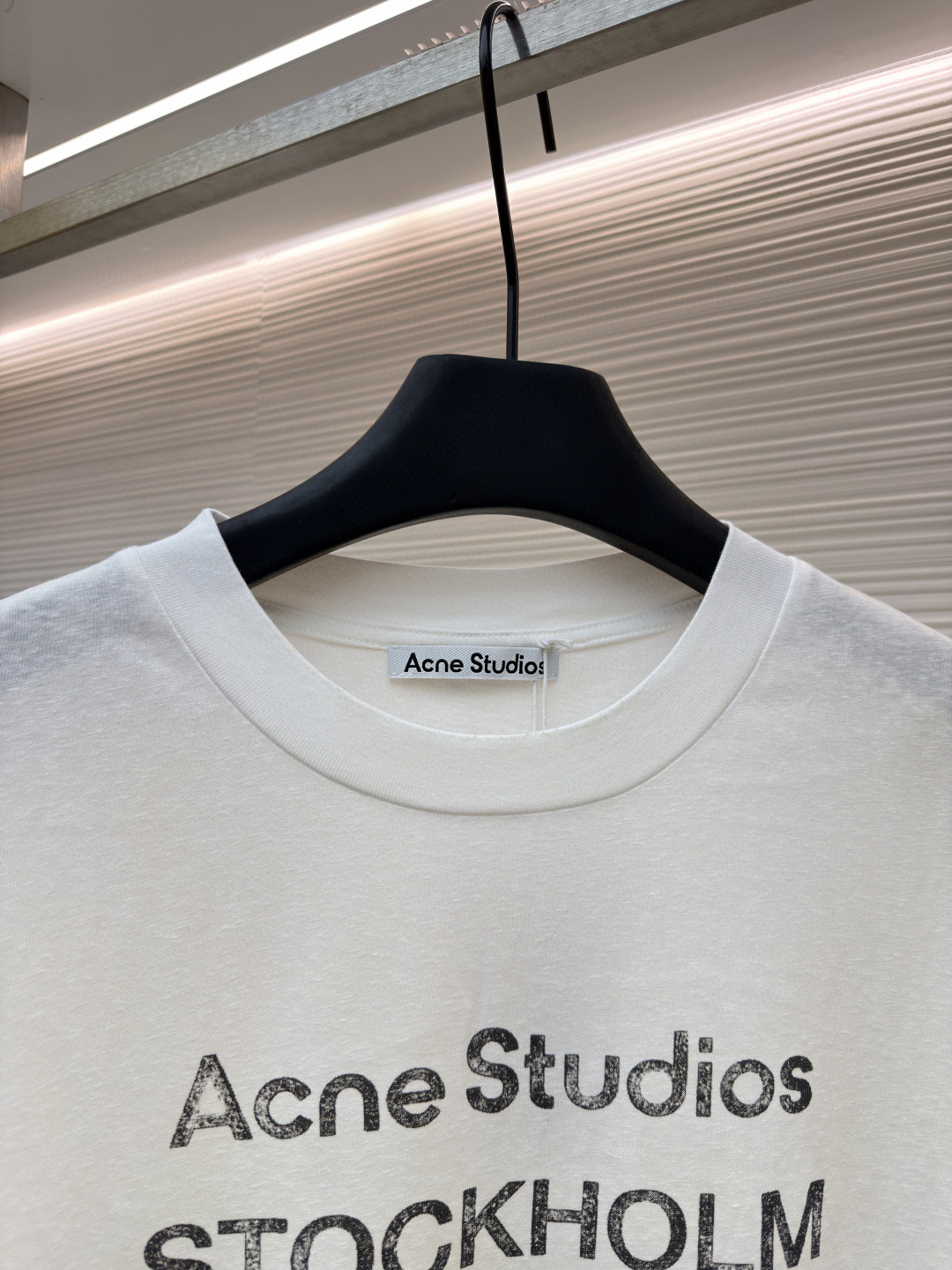 Acne StudiosAcne studios stockholm logo t-shirt in 'dusty white'