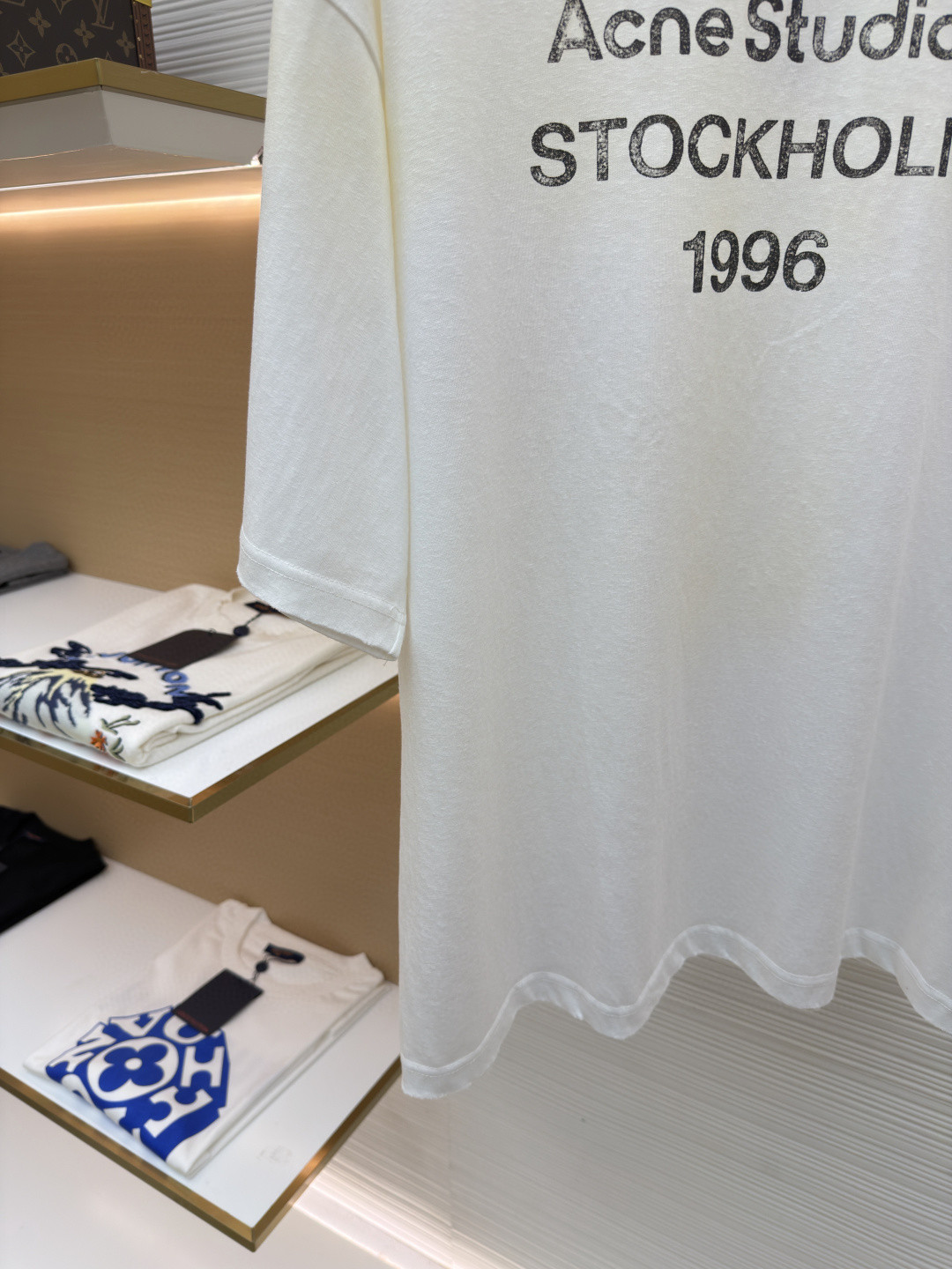 Acne StudiosAcne studios stockholm logo t-shirt in 'dusty white'