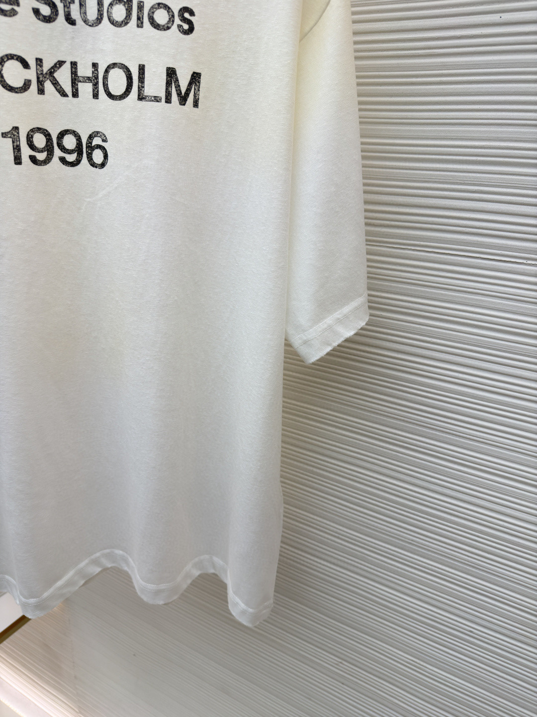 Acne StudiosAcne studios stockholm logo t-shirt in 'dusty white'