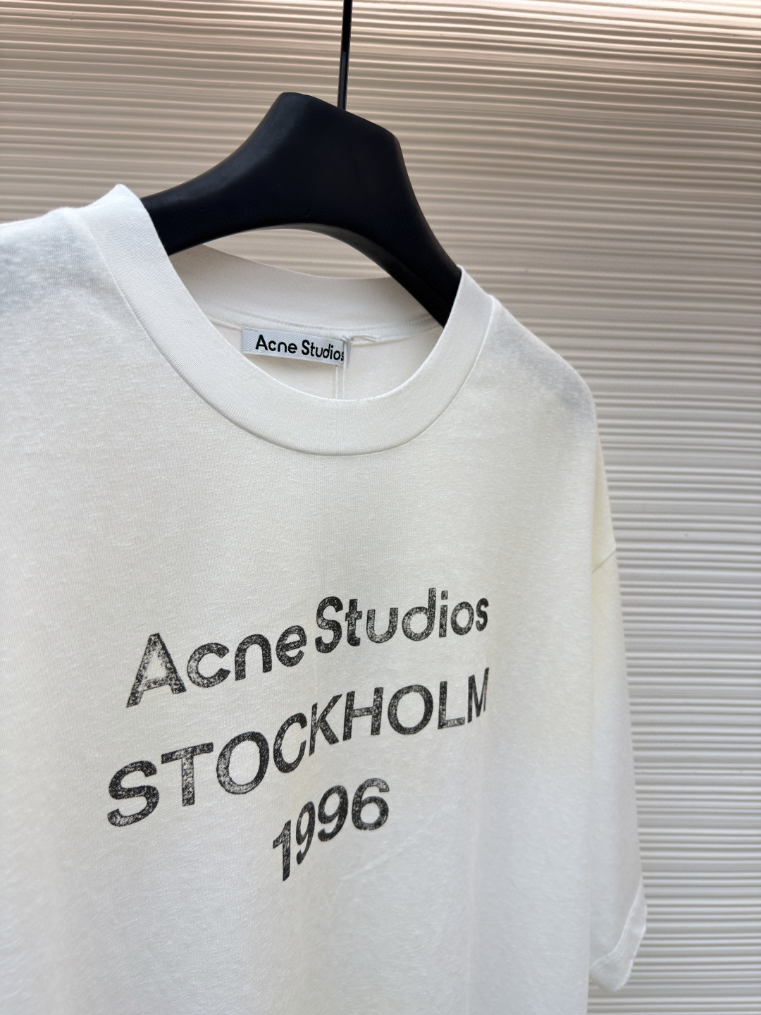 Acne StudiosAcne studios stockholm logo t-shirt in 'dusty white'