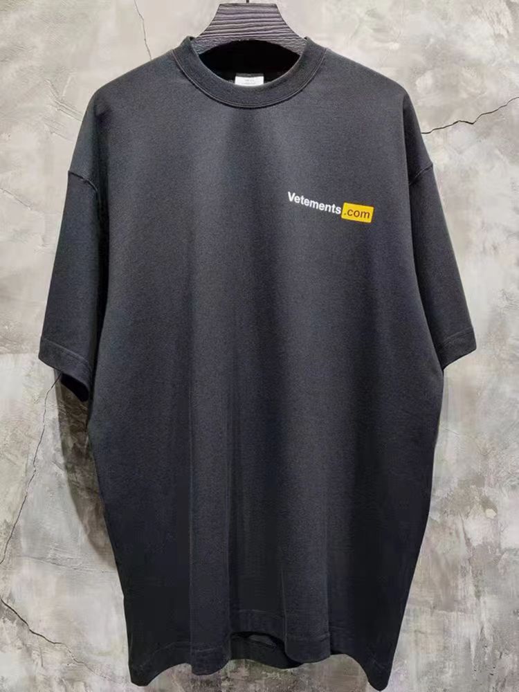 Vetements logo-printed crewneck T-shirt in black is crafted from cotton and features a logo print on the chest