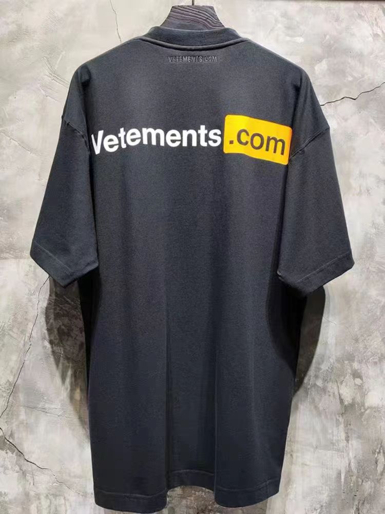 Vetements logo-printed crewneck T-shirt in black is crafted from cotton and features a logo print on the chest