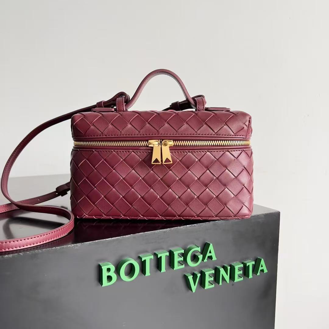 Bottega Veneta Bang Bang Intrecciato leather vanity case