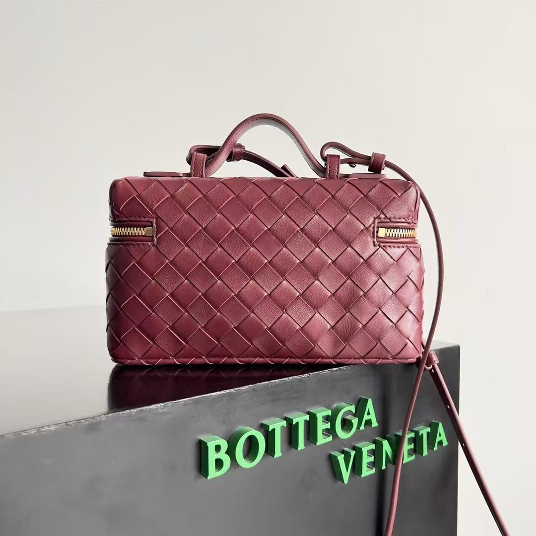 Bottega Veneta Bang Bang Intrecciato leather vanity case
