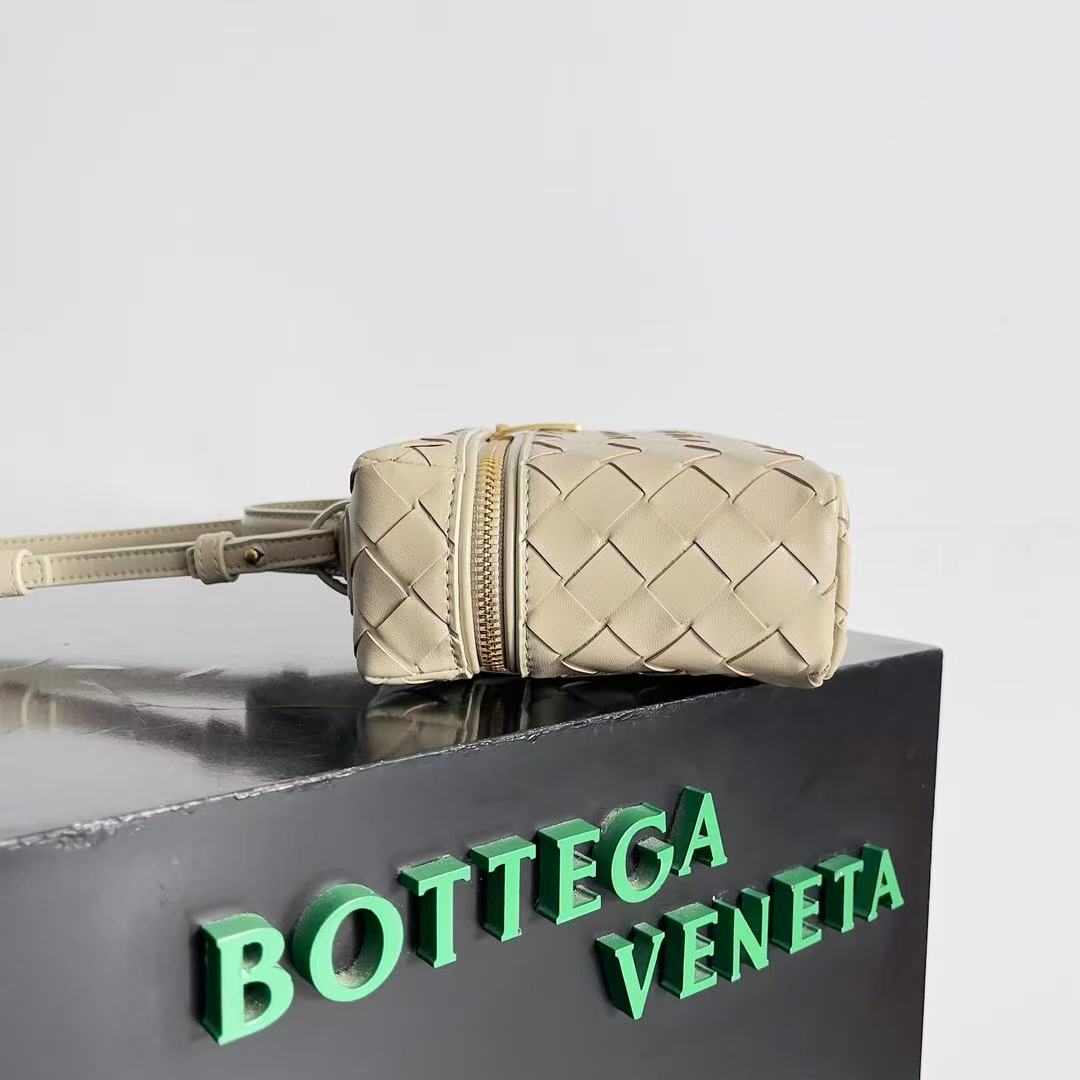 Bottega Veneta Bang Bang Intrecciato leather vanity bag.