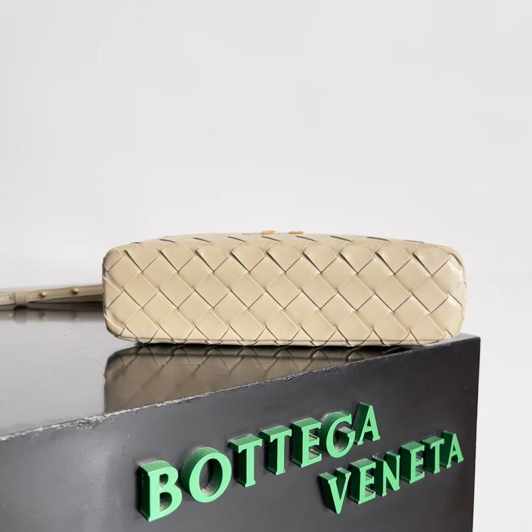 Bottega Veneta Bang Bang Intrecciato leather vanity bag.