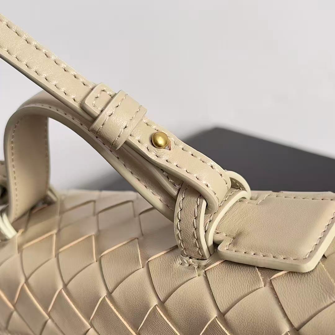 Bottega Veneta Bang Bang Intrecciato leather vanity bag.