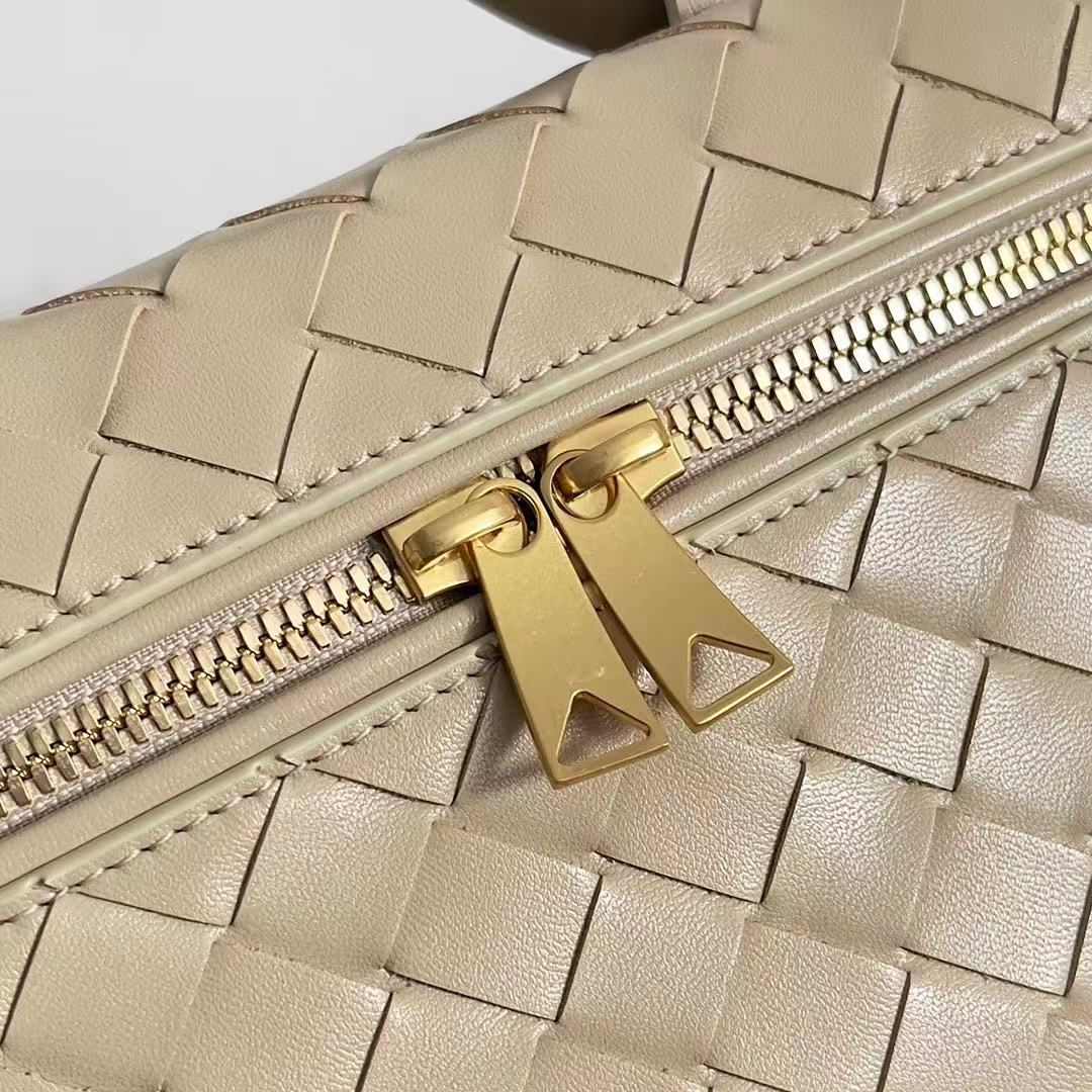 Bottega Veneta Bang Bang Intrecciato leather vanity bag.