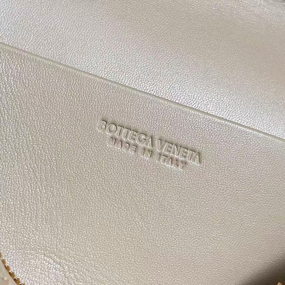 Bottega Veneta Bang Bang Intrecciato leather vanity bag.