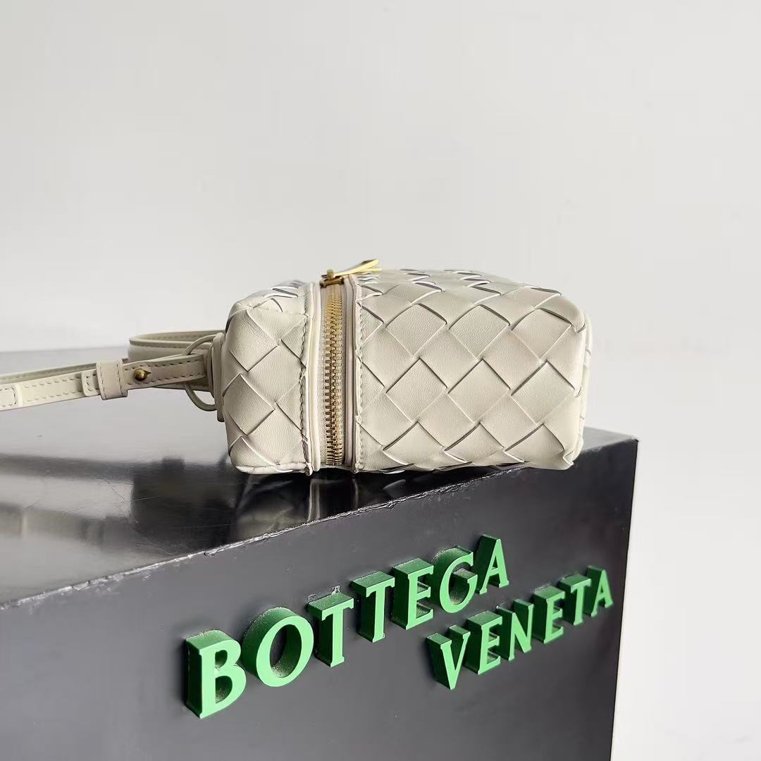 Bottega Veneta Bang Bang Intrecciato leather vanity bag
