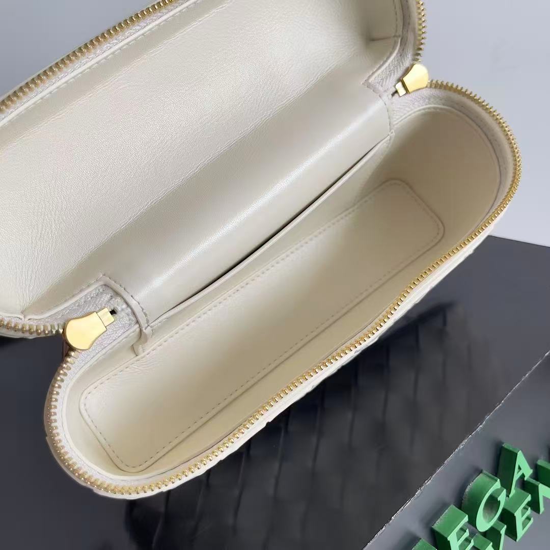 Bottega Veneta Bang Bang Intrecciato leather vanity bag