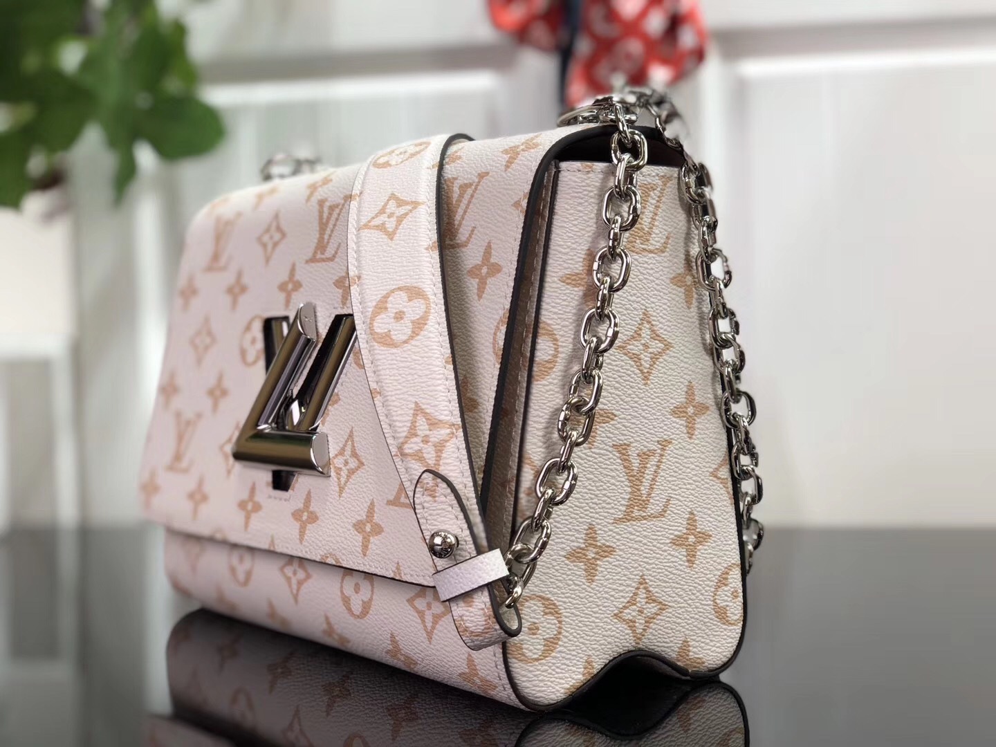 LV Twist bag in a Quartz White/Pink gradient