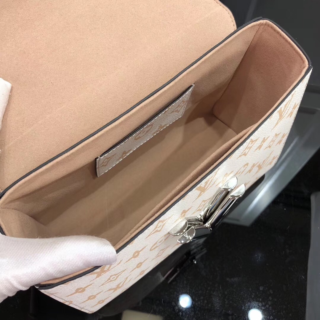 LV Twist bag in a Quartz White/Pink gradient