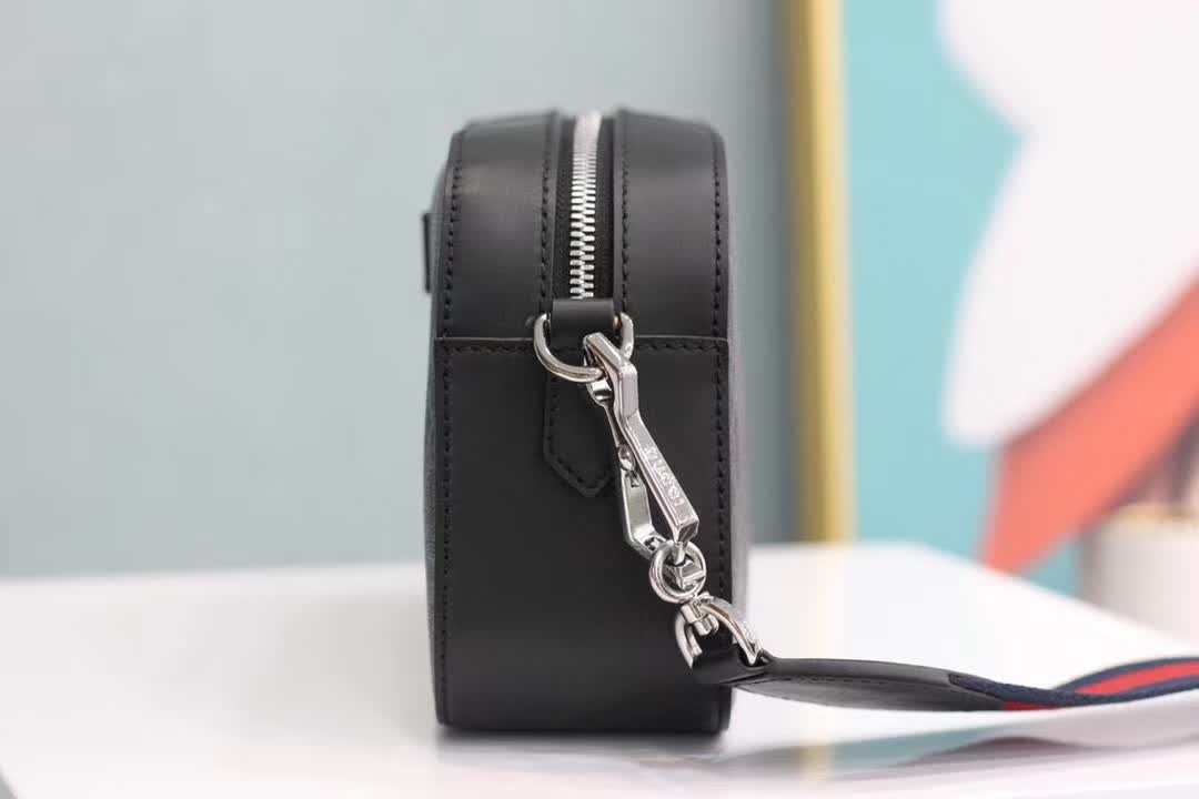 Gucci GG Supreme black messenger bag