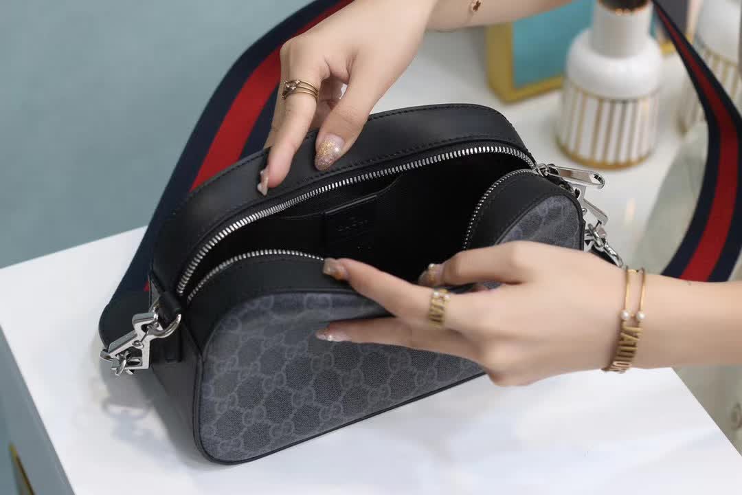 Gucci GG Supreme black messenger bag