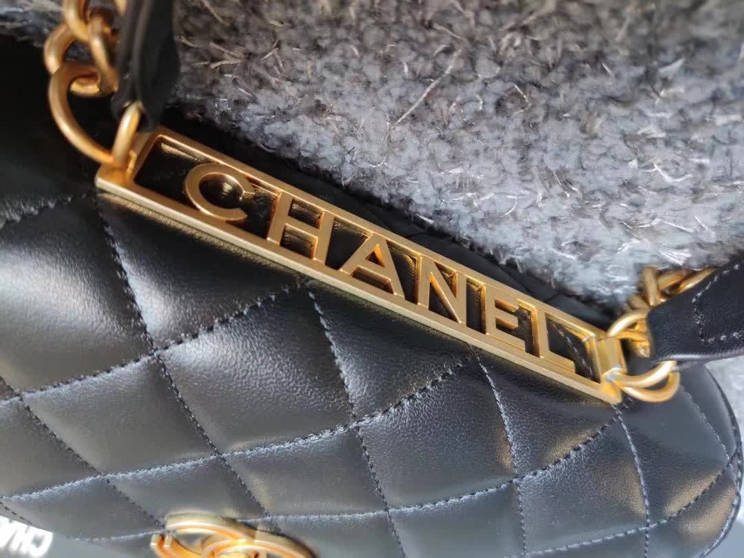 Chanel CC Trendy Top Handle Bag featuring a signature diamond quilting pattern, gold-tone CC turn-lock closure, and a structured top handle