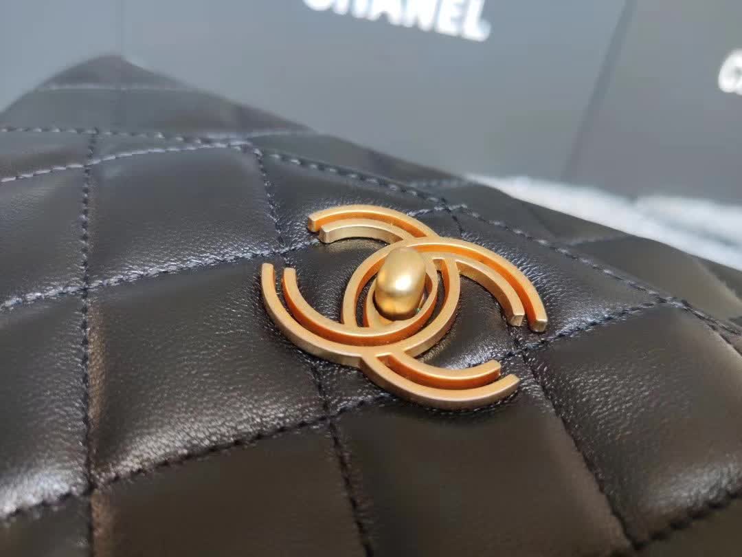 Chanel CC Trendy Top Handle Bag featuring a signature diamond quilting pattern, gold-tone CC turn-lock closure, and a structured top handle