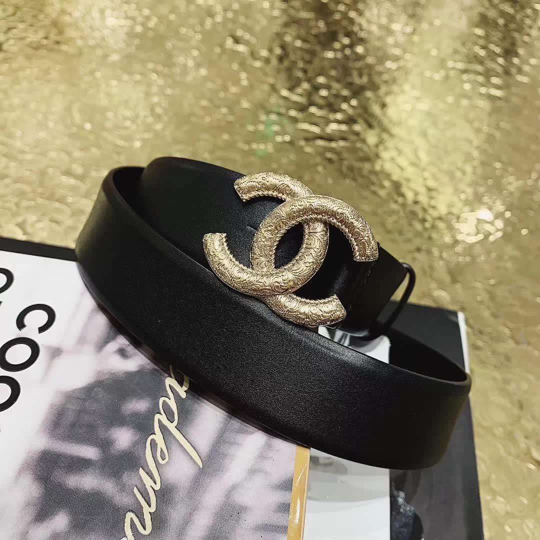 Chanel women's black leather belt