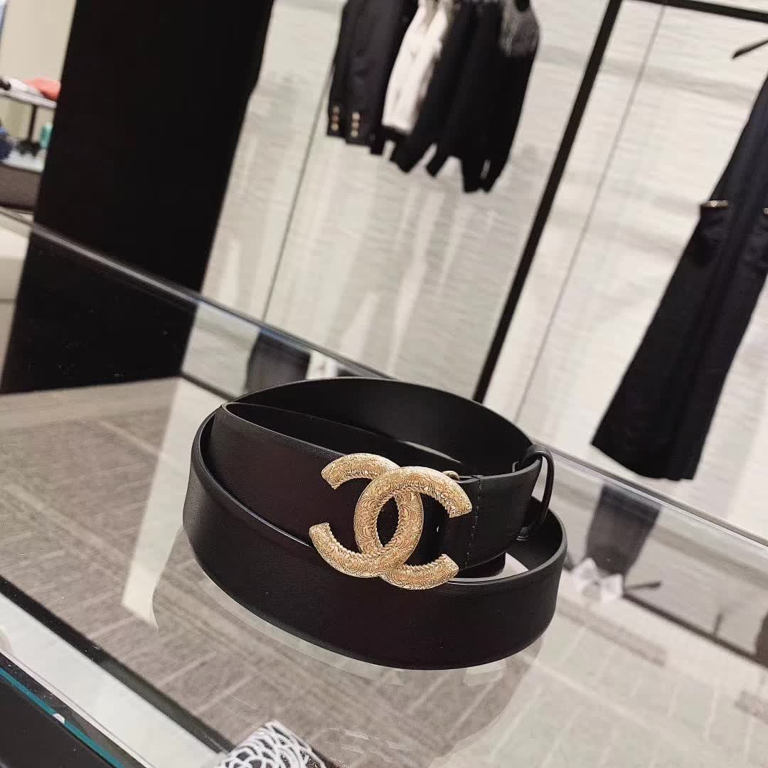 Chanel women's black leather belt