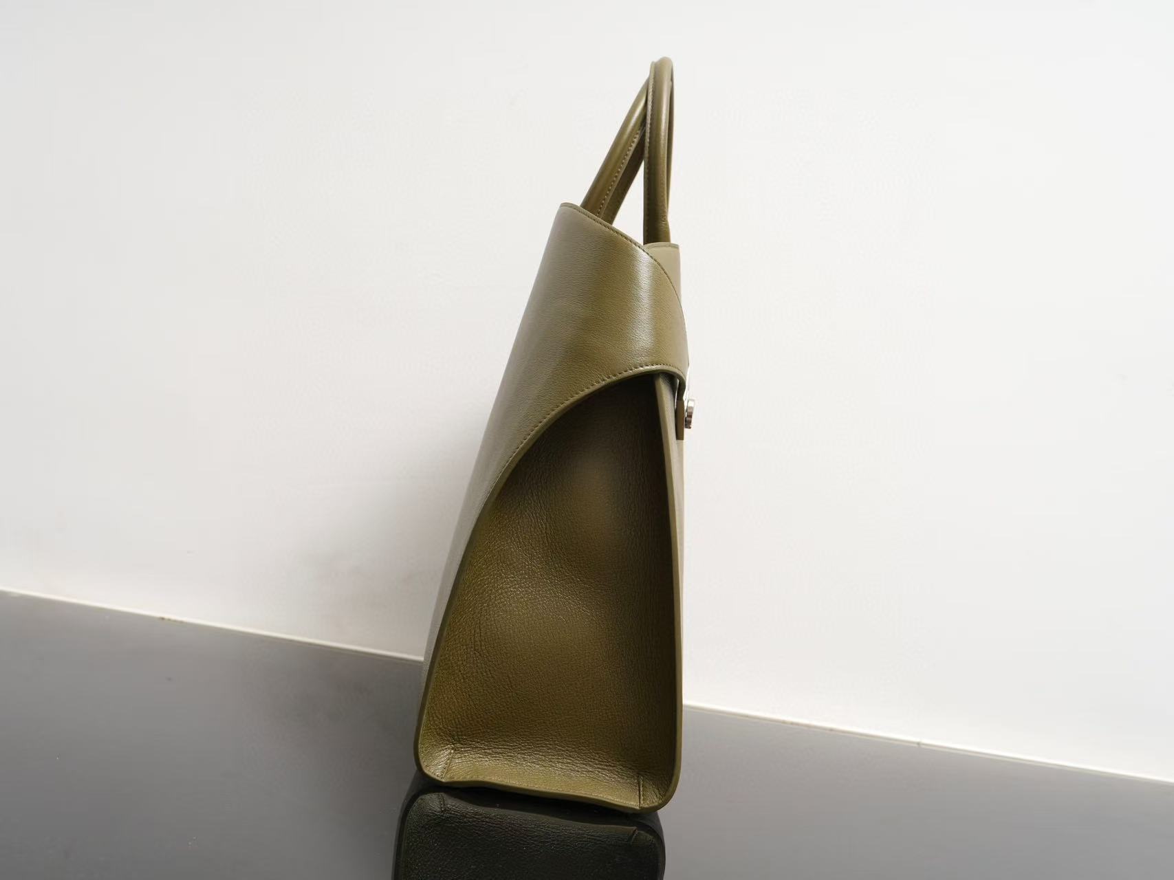 Ferragamo Hug Soft Bicolor Leather Shoulder Bag in moss green Black