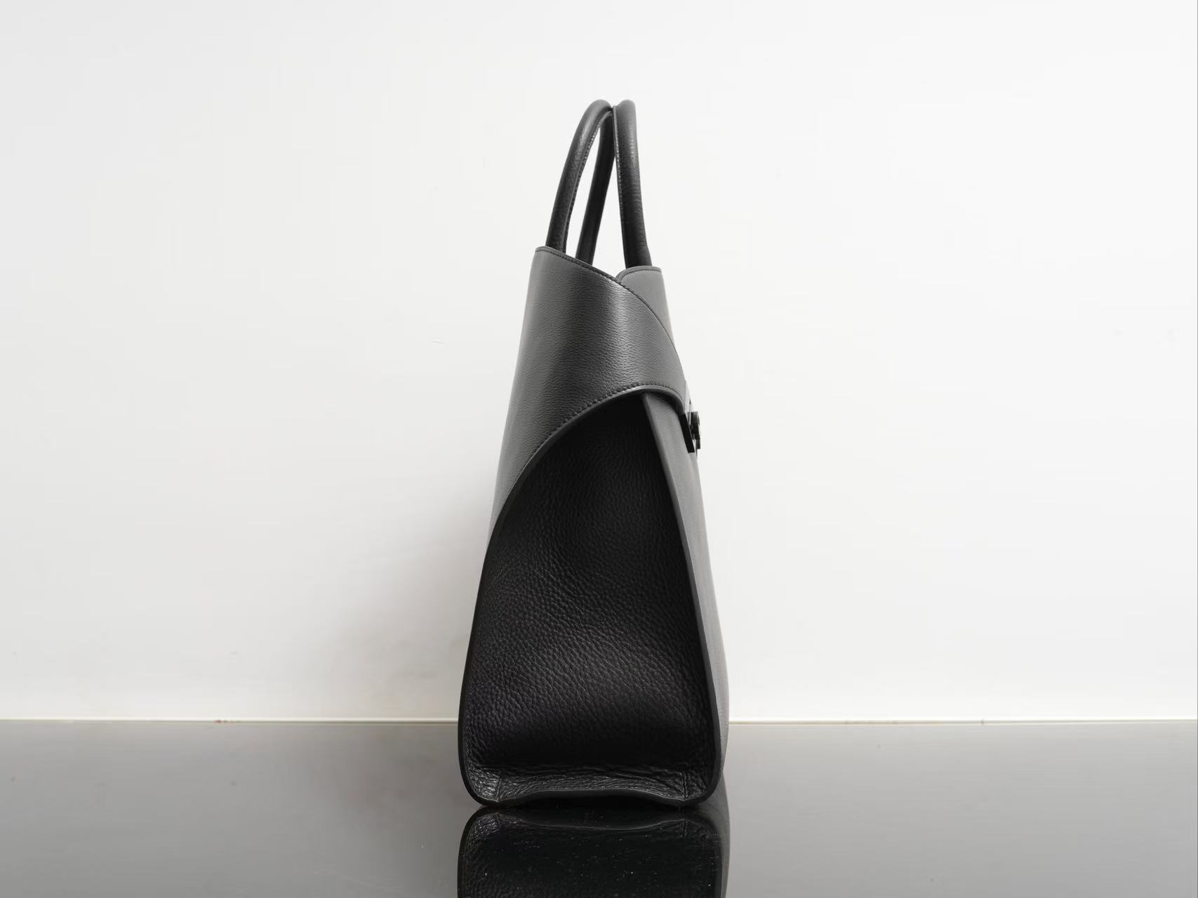 Ferragamo Hug Soft Bicolor Leather Shoulder Bag in moss green Black