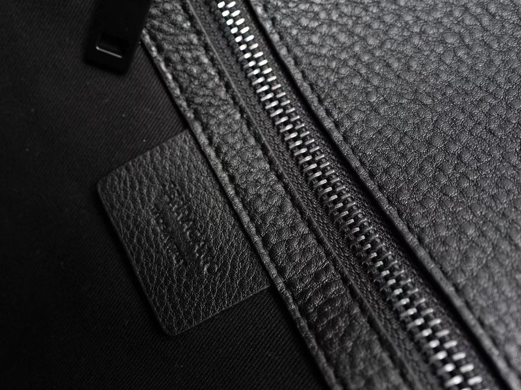 Ferragamo Hug Soft Bicolor Leather Shoulder Bag in moss green Black