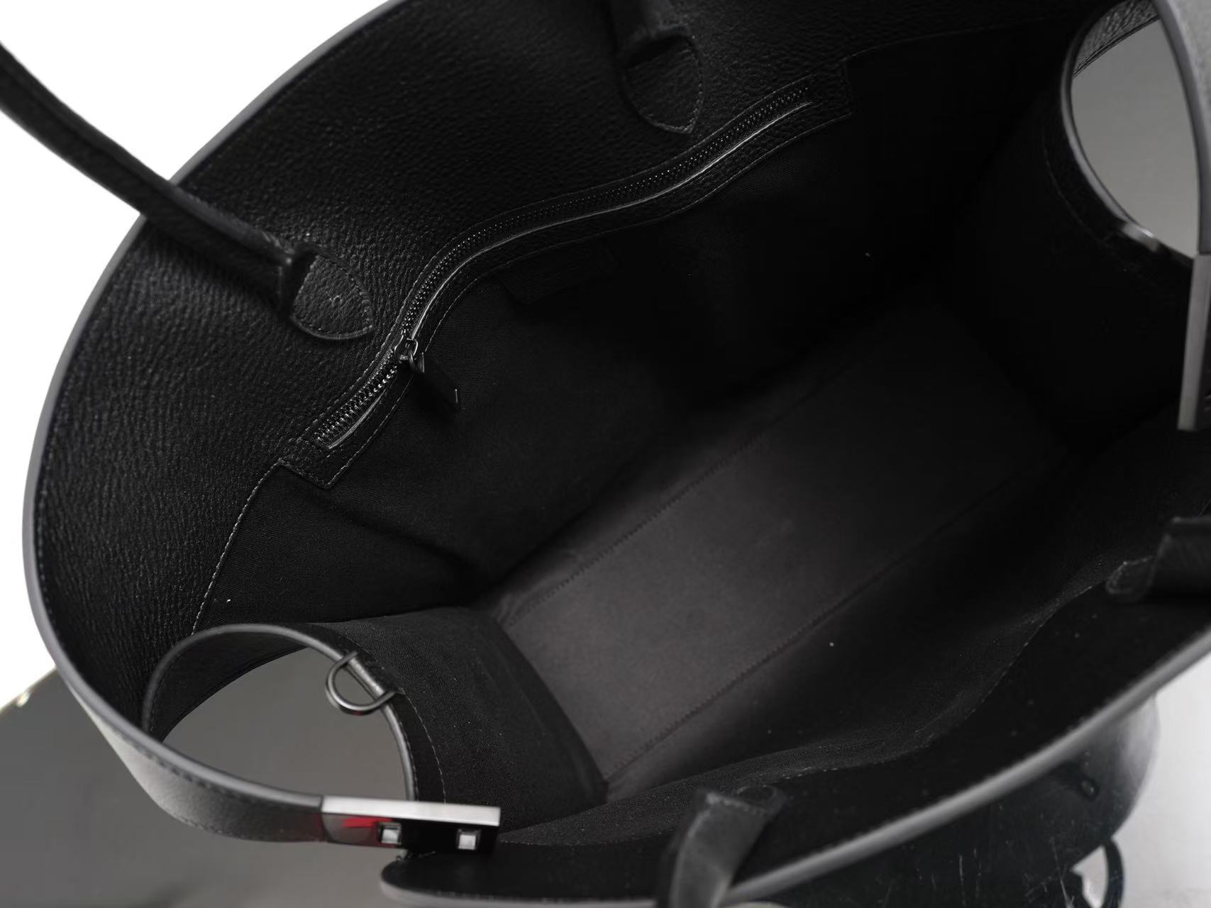 Ferragamo Hug Soft Bicolor Leather Shoulder Bag in moss green Black