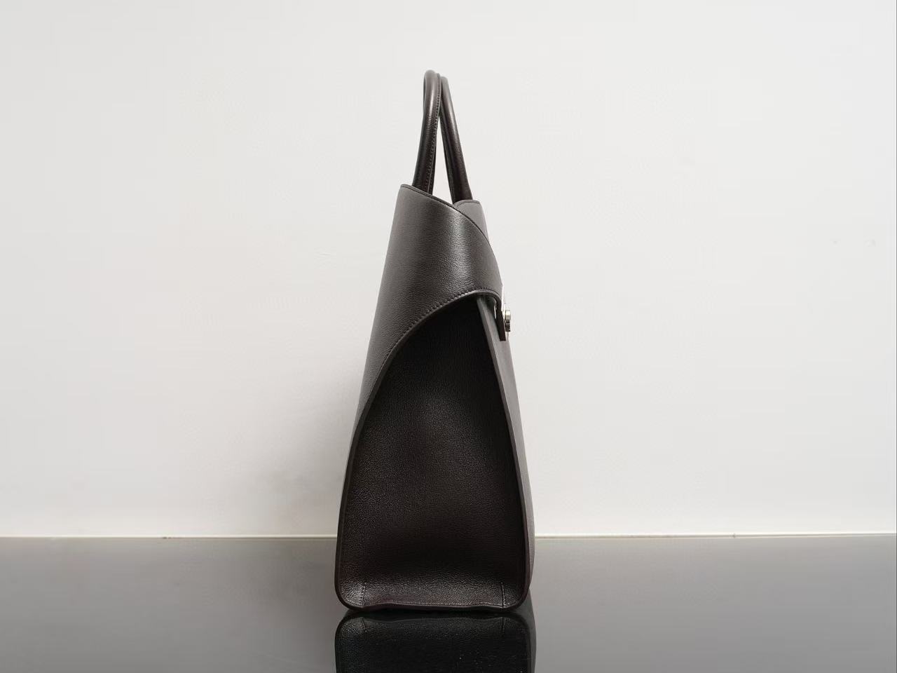 Ferragamo Hug Soft Bicolor Leather Shoulder Bag in moss green Black