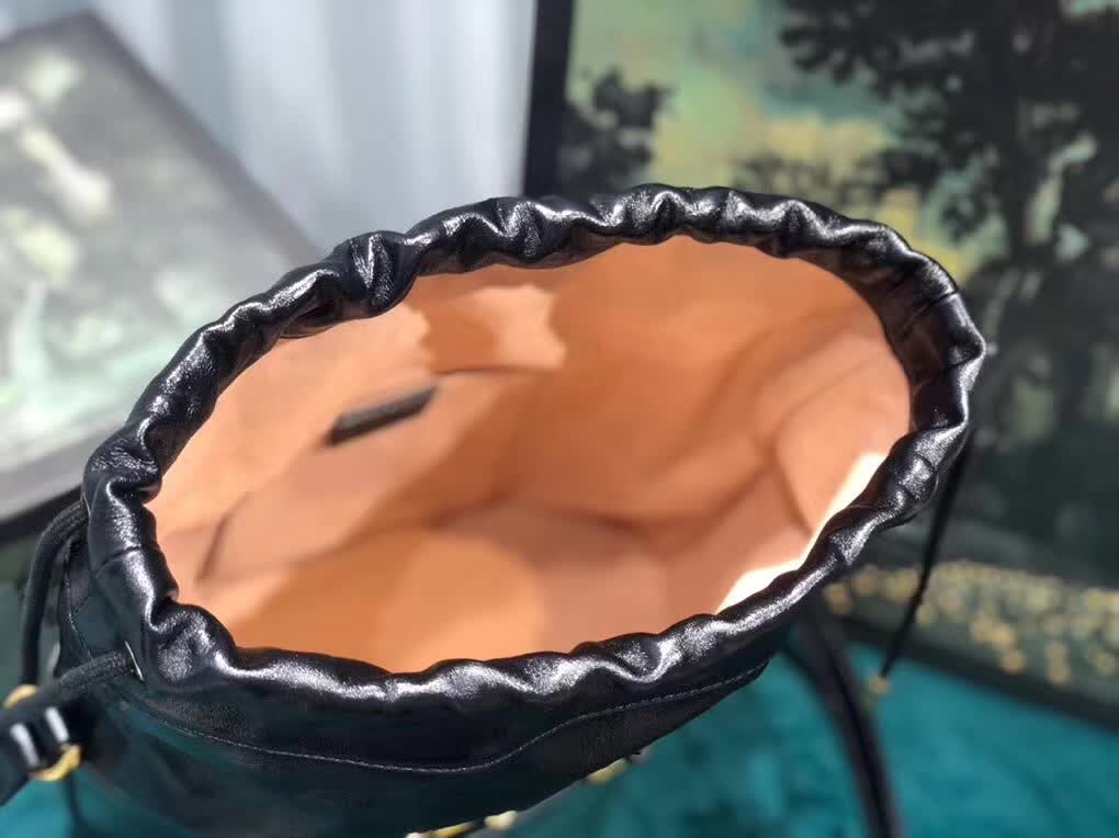 Alexander McQueen The Curve bucket bag black leather