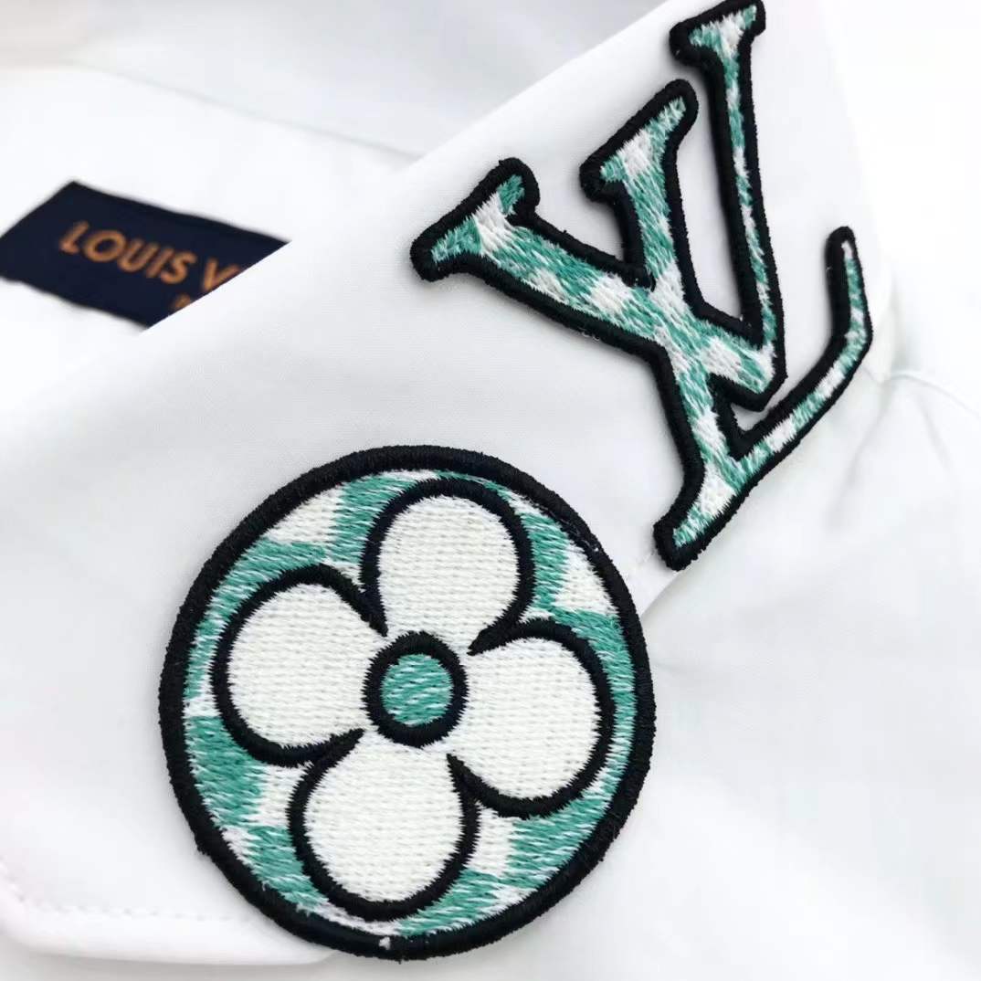 LV white long-sleeved shirt