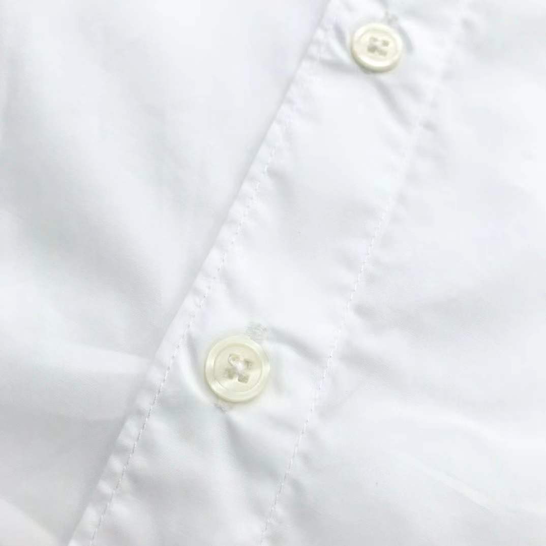 LV white long-sleeved shirt