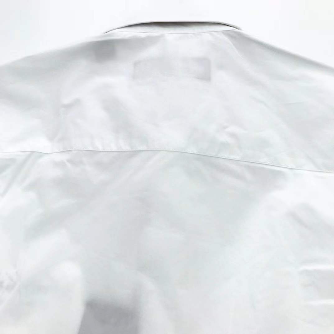 LV white long-sleeved shirt