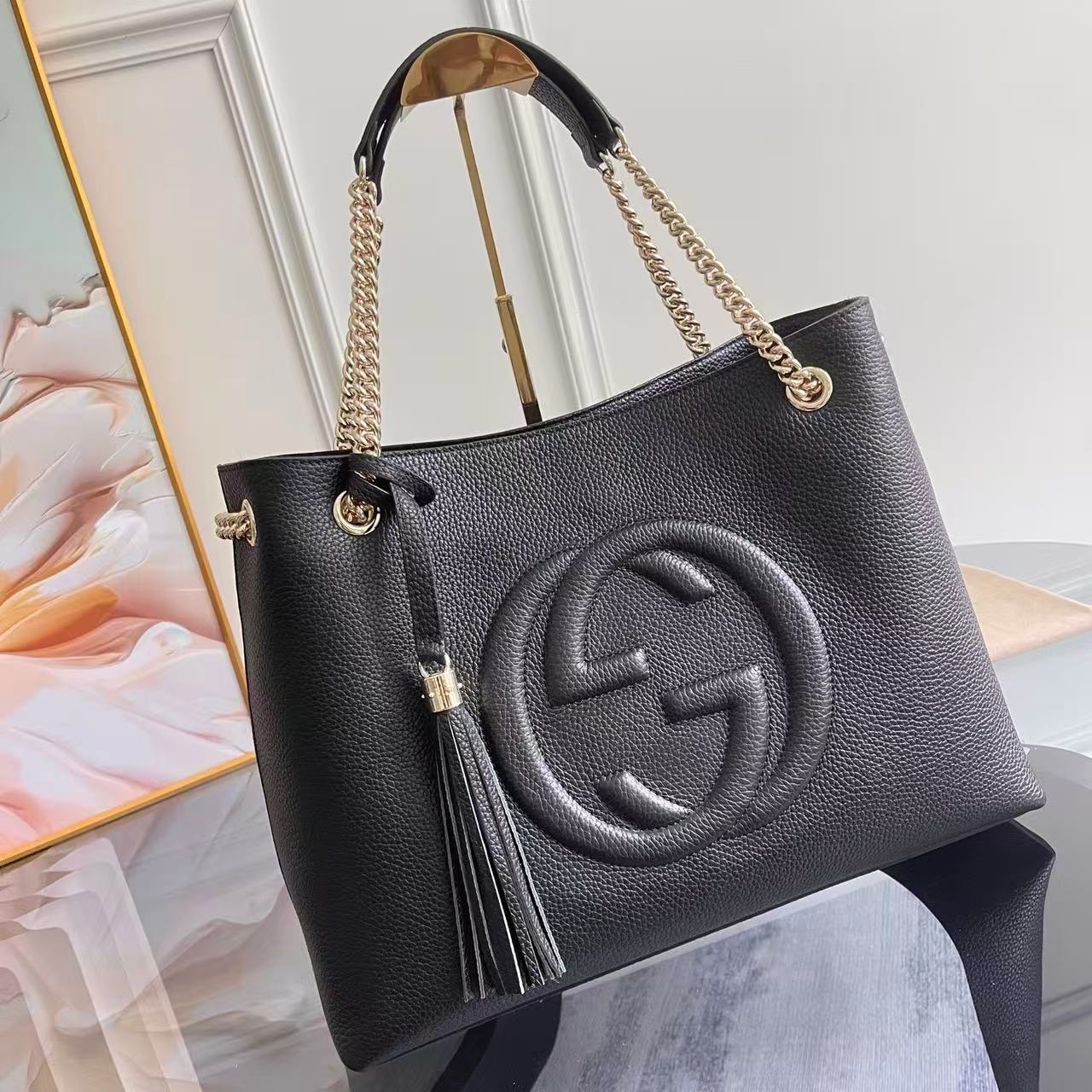 Gucci Black Pebbled Leather Medium bag