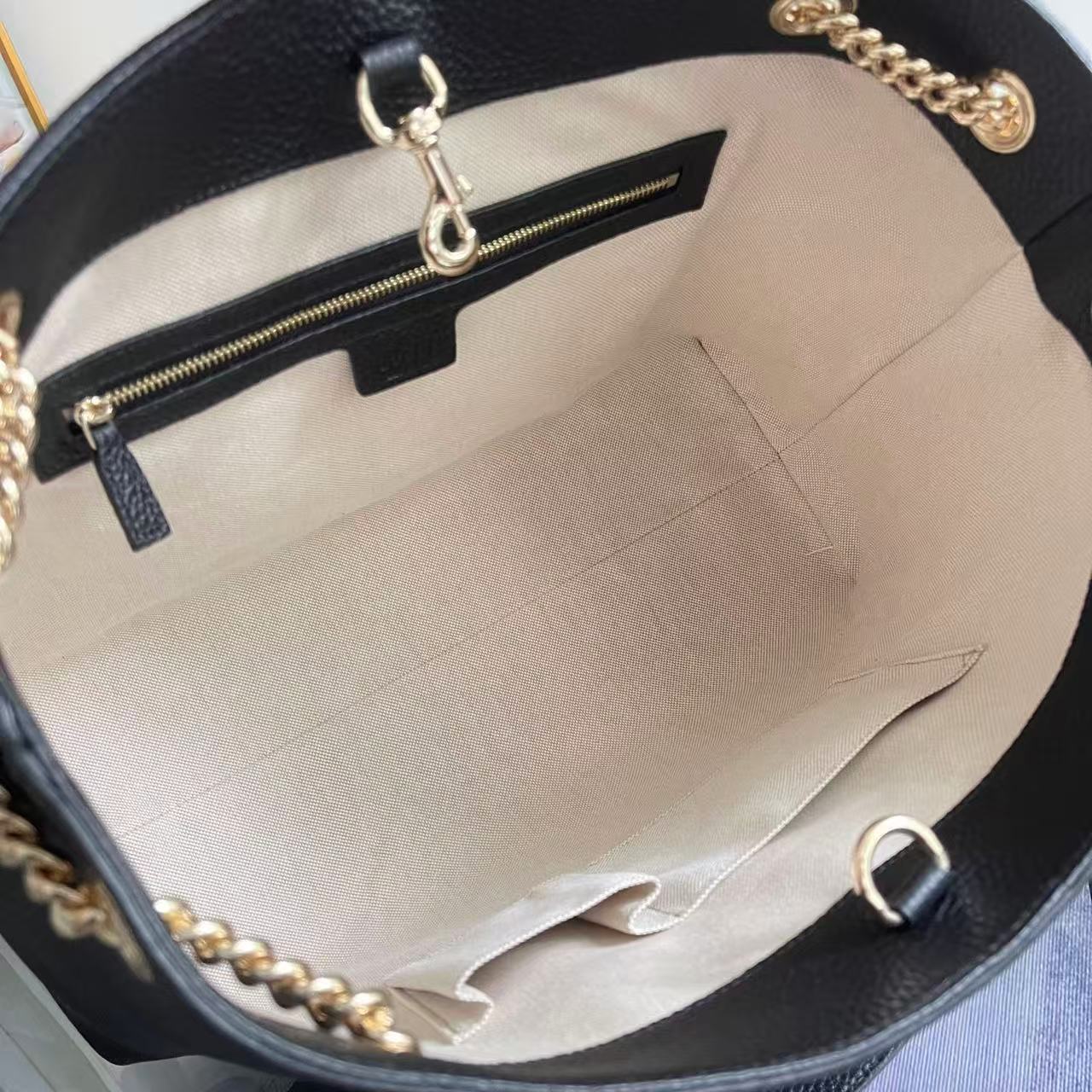 Gucci Black Pebbled Leather Medium bag