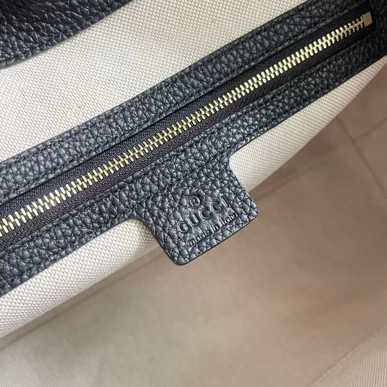 Gucci Black Pebbled Leather Medium bag