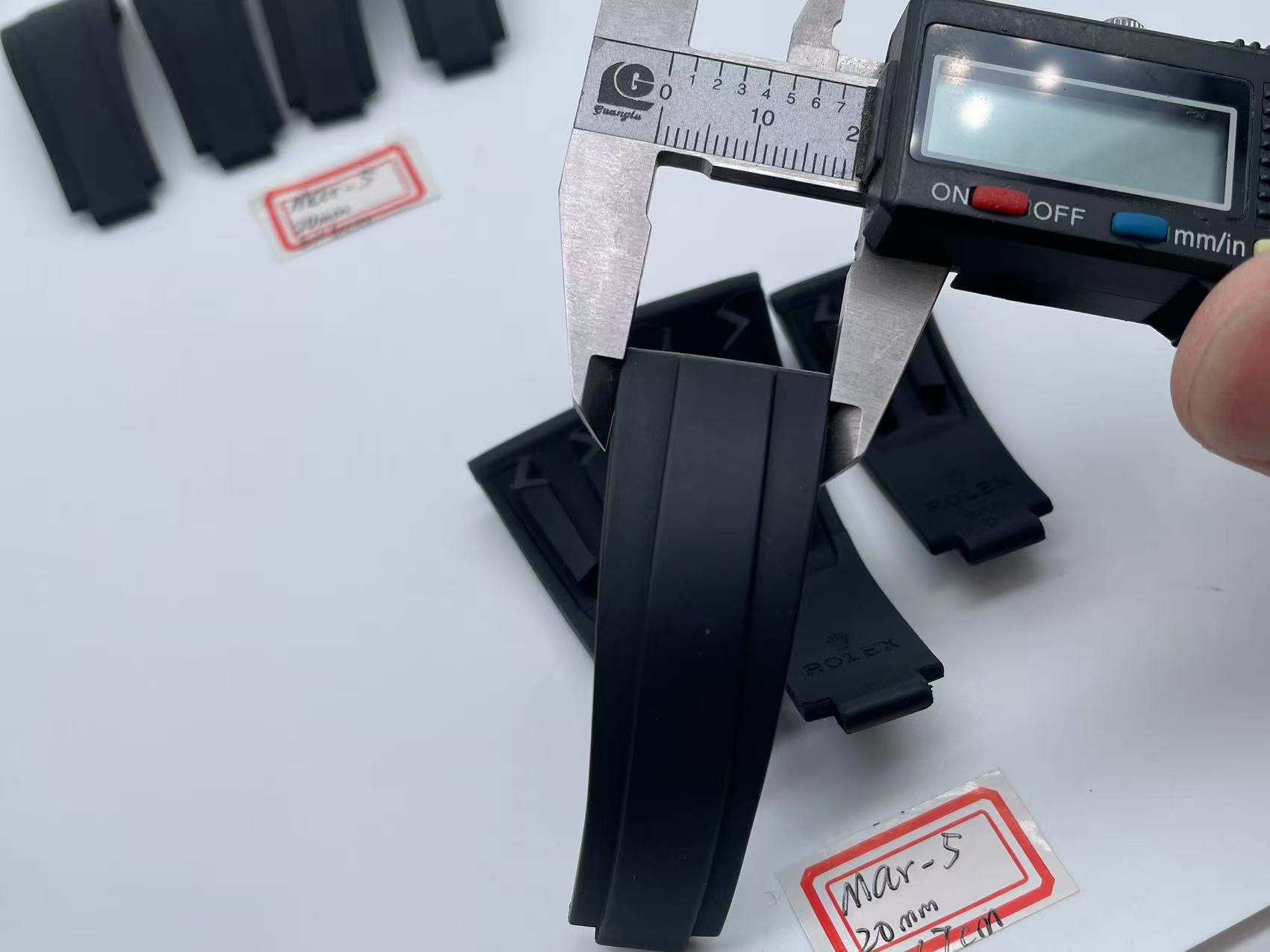 OysterFlex Black Rubber Strap 20mm 6x6cm