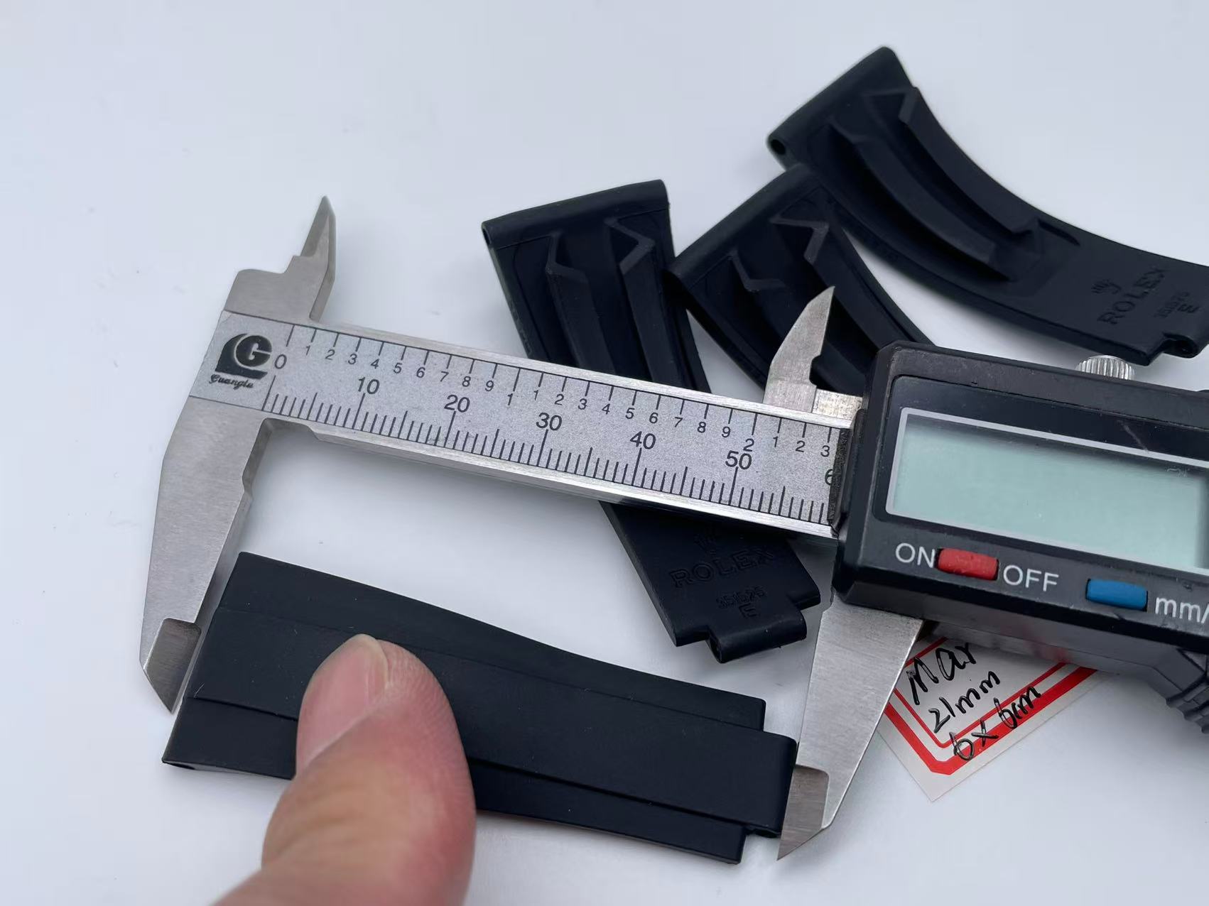 OysterFlex Black Rubber Strap 20mm 6x6cm