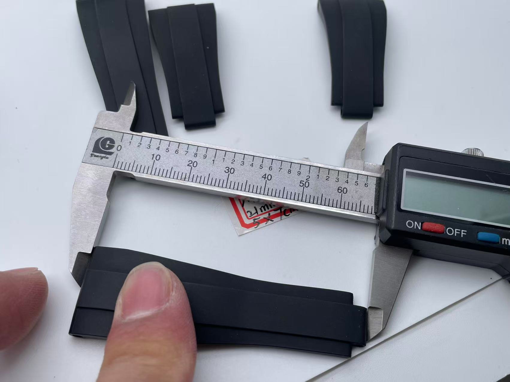 OysterFlex Black Rubber Strap 20mm 6x6cm