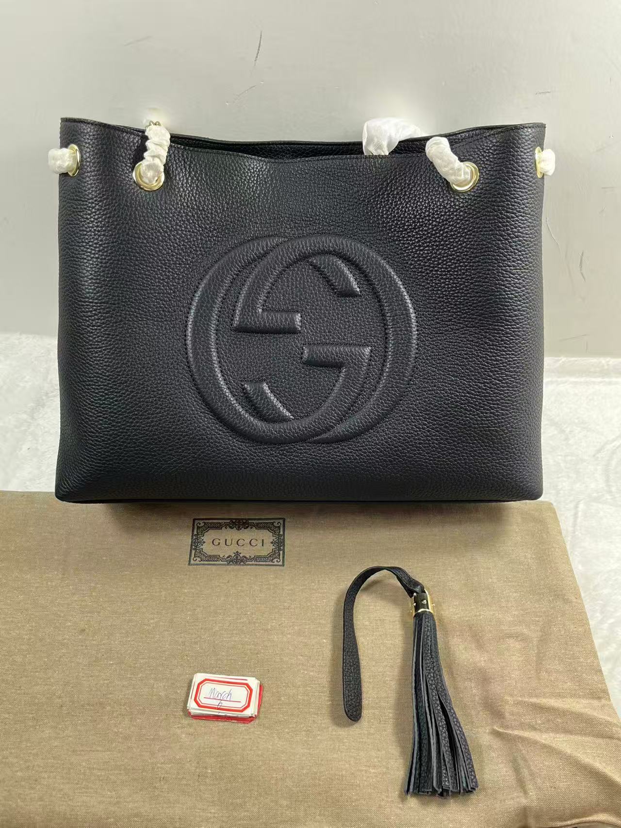 Gucci Black Pebbled Leather Medium bag