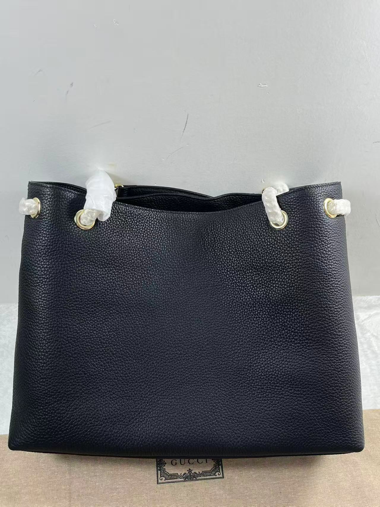 Gucci Black Pebbled Leather Medium bag