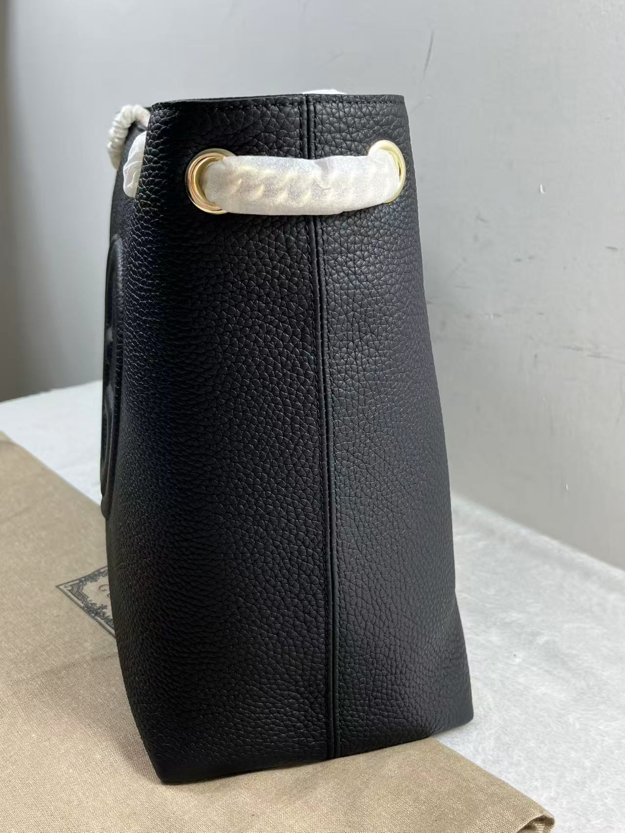 Gucci Black Pebbled Leather Medium bag