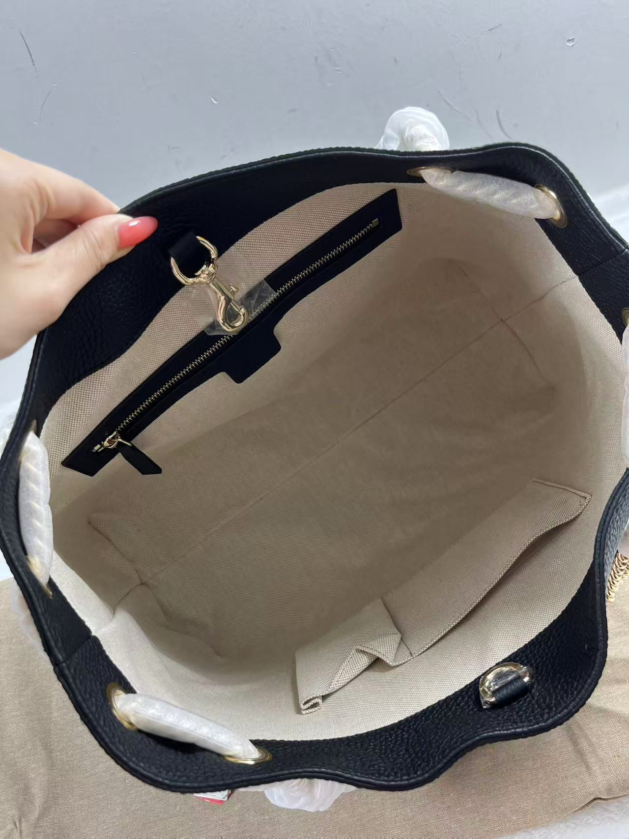 Gucci Black Pebbled Leather Medium bag