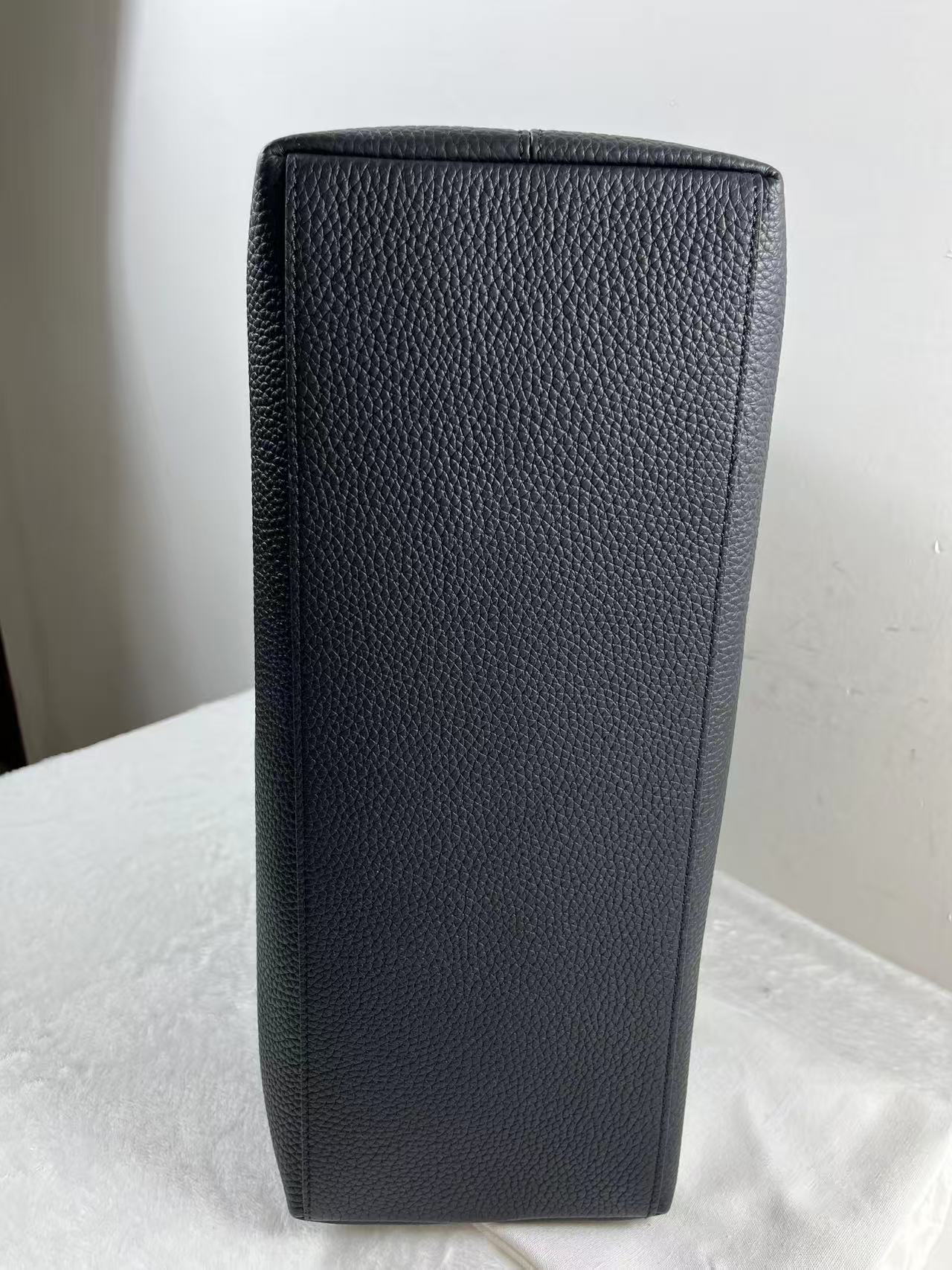 Gucci Black Pebbled Leather Medium bag