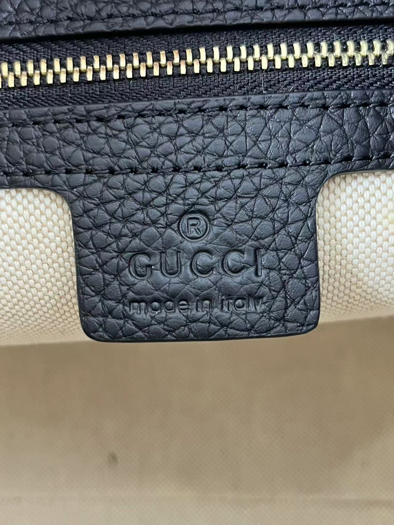 Gucci Black Pebbled Leather Medium bag