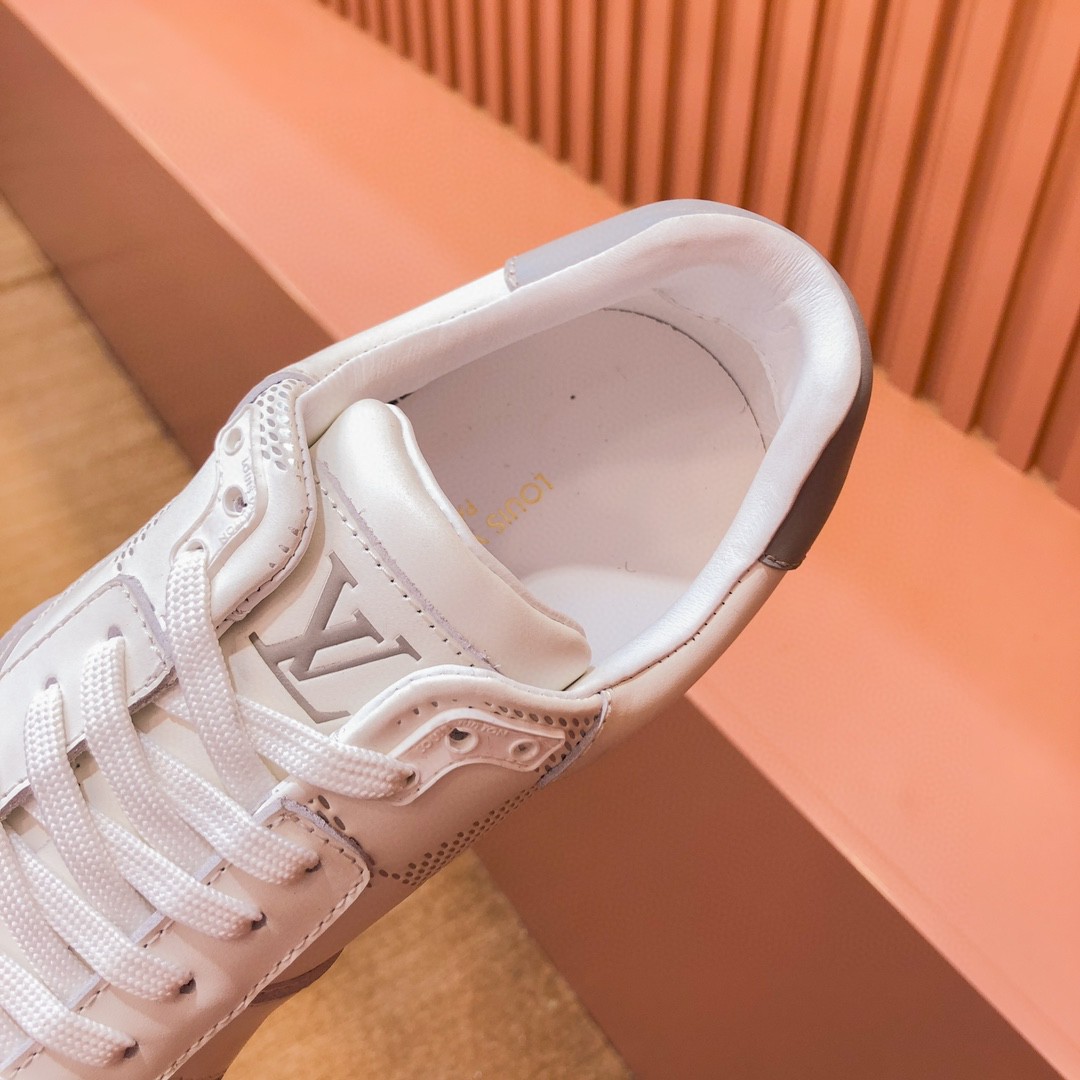 LV 1ACW23Run Away Sneaker