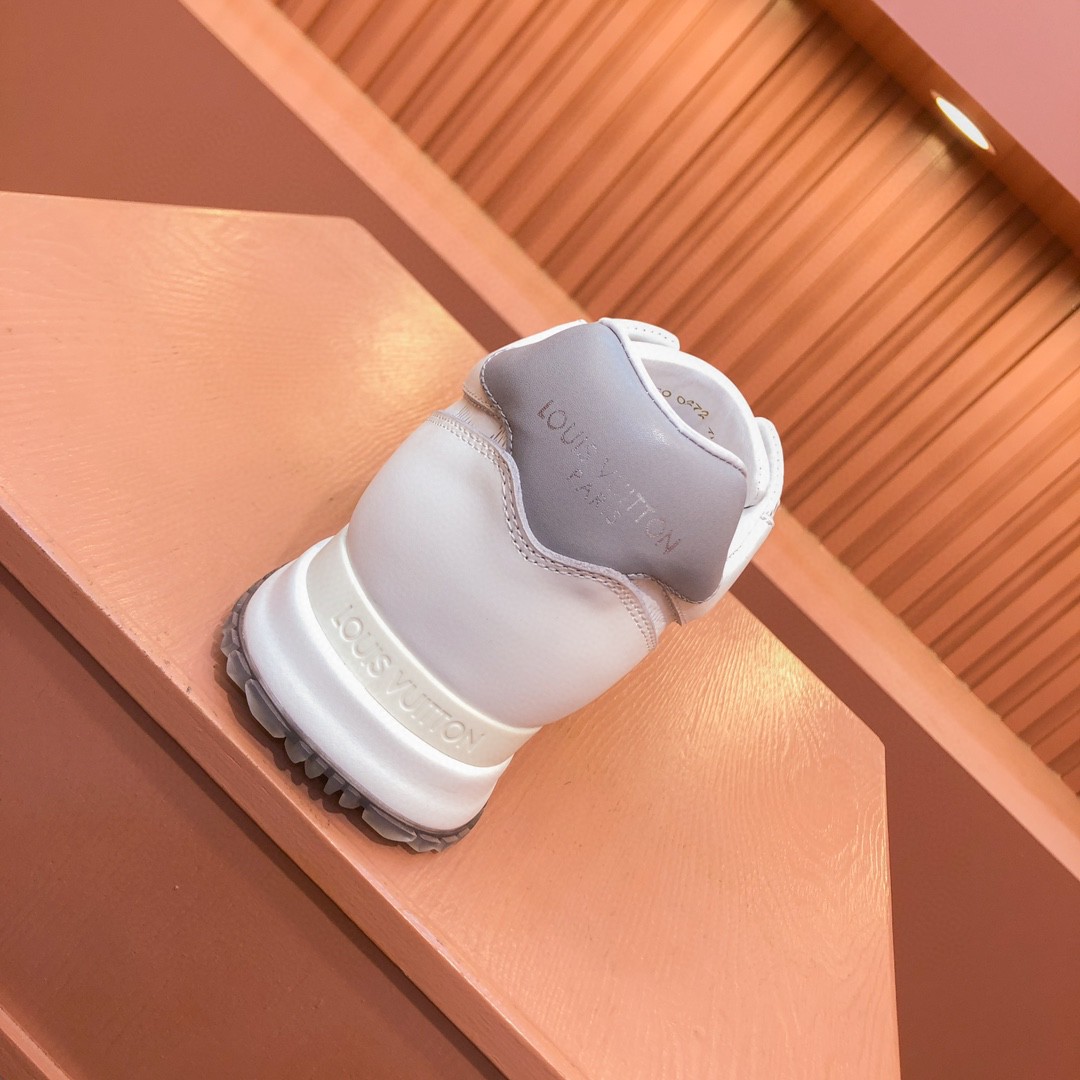 LV 1ACW23Run Away Sneaker