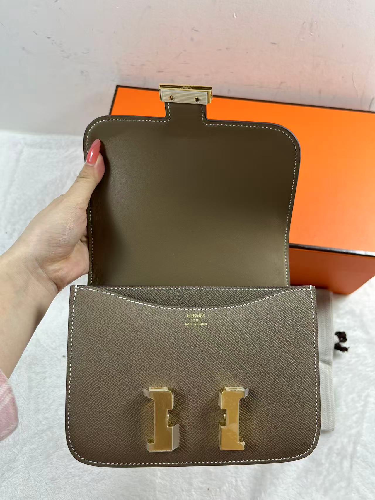 Hermès Constance 18 Shoulder Bag in Etoupe Epsom leather with gold hardware